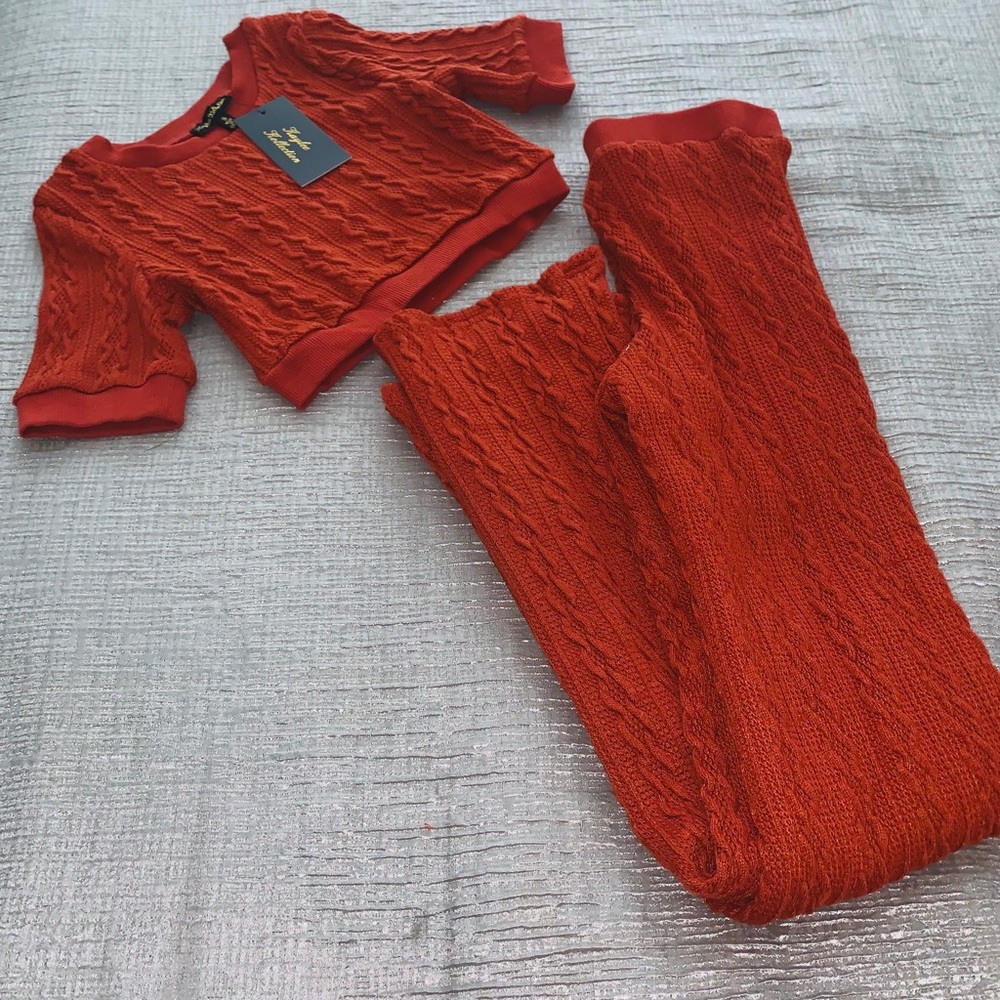 NWT Two piece-set! Form-fitting! - Picture 2 of 2
